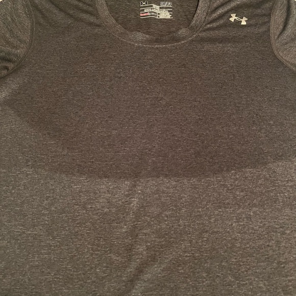 Under Armour Women’s Short Sleeve T-shirt in Small - Picture 2 of 3